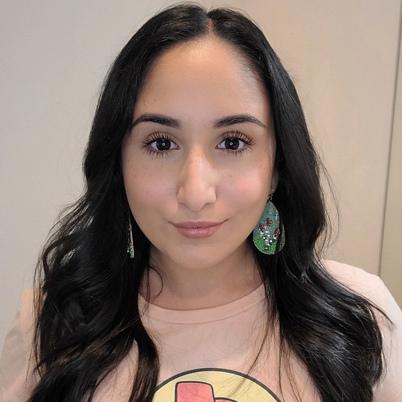 Meet your Posher, Lena - Picture 2 of 2